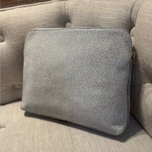 India Hicks The Insider Gray Print Stingray Leather Pouch Clutch Bag